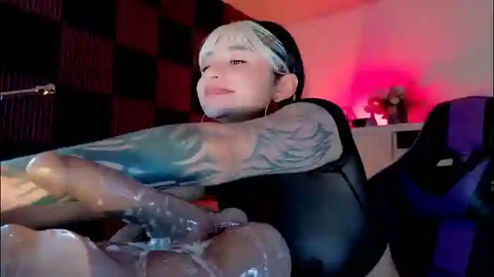 2025/10/06/chaturbate-scarlet_gold-05-10-38