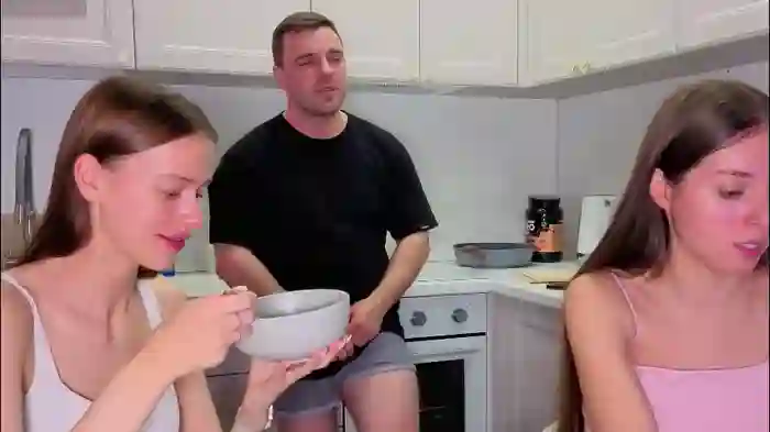 2025/10/08/chaturbate-ihavepaws33-16-29-17