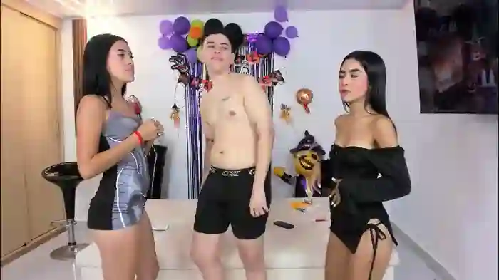 2025/10/08/chaturbate-splendid_dolls-20-35-38