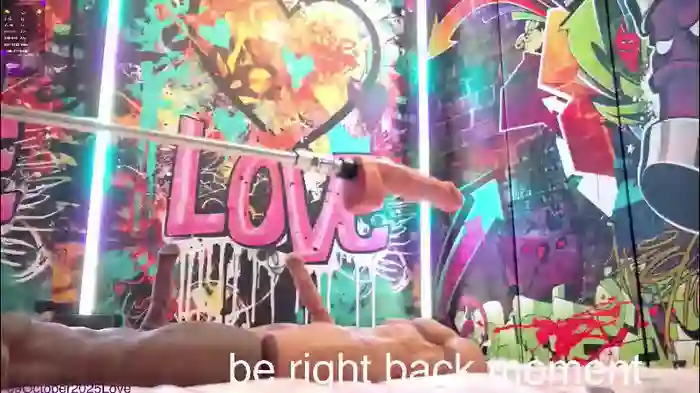 2025/10/09/chaturbate-vanessa_love-17-51-03