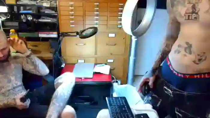 2025/10/10/chaturbate-austinisking1916-05-47-09