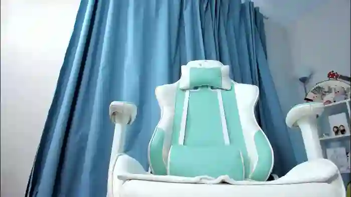 2025/10/14/chaturbate-zoey_lane-05-56-59