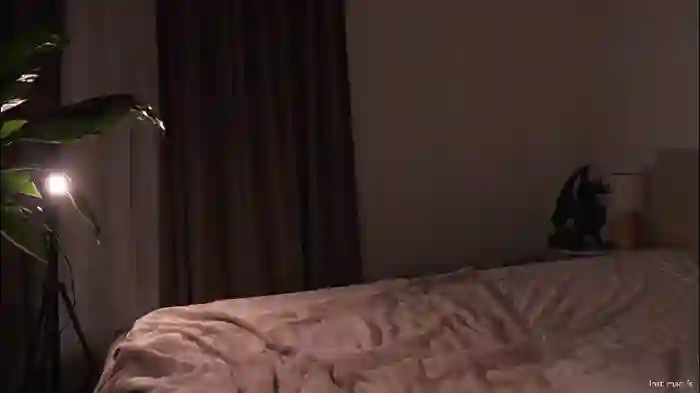 2025/10/15/chaturbate-alissa_wxw-16-51-12