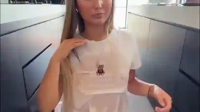 2025/10/15/chaturbate-luvlivvyy-07-25-46