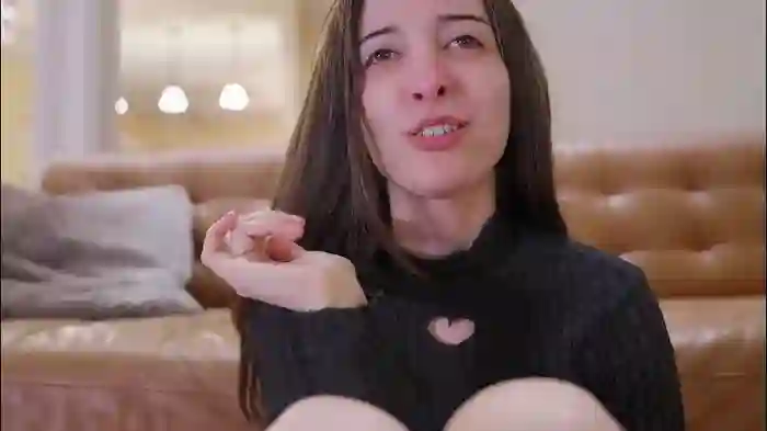 2025/10/17/chaturbate-rosykindred-01-55-17