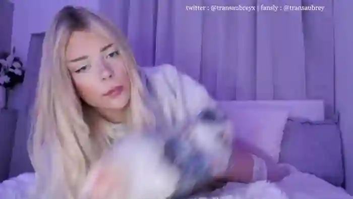 2025/10/17/chaturbate-transaubrey-21-44-01