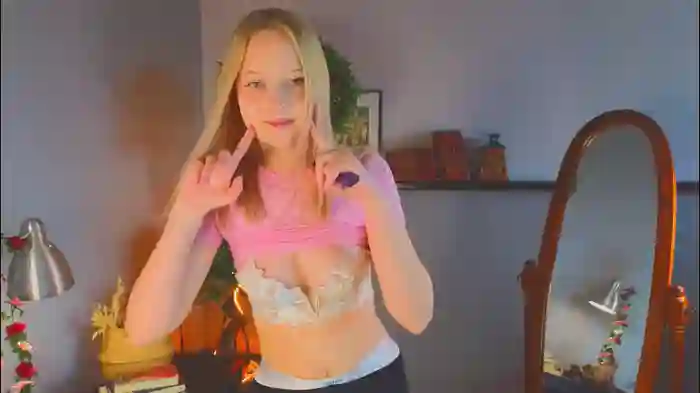 2025/10/18/chaturbate-darceyheyd-06-34-04