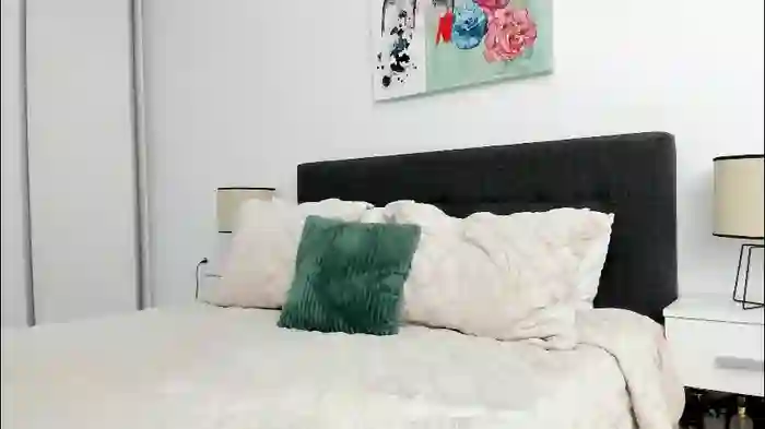 2025/10/18/chaturbate-erikasweetie-11-48-37