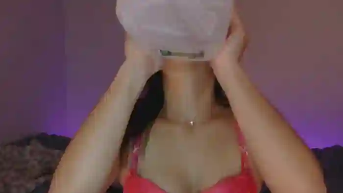 2025/10/18/chaturbate-vivianwinters-09-28-44