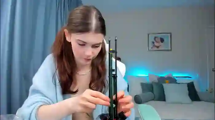 2025/10/18/chaturbate-zoey_lane-06-15-31