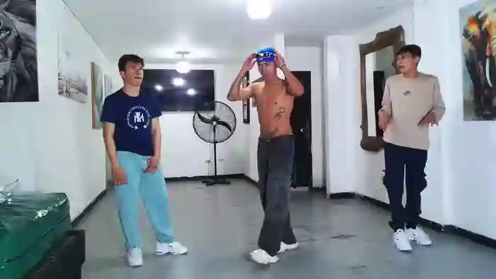 2025/10/18/chaturbate-benz_boys-17-42-30