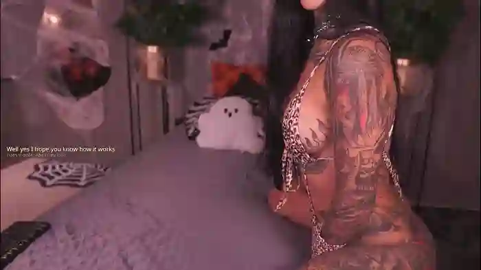 2025/10/19/chaturbate-camilalovers01-02-37-19