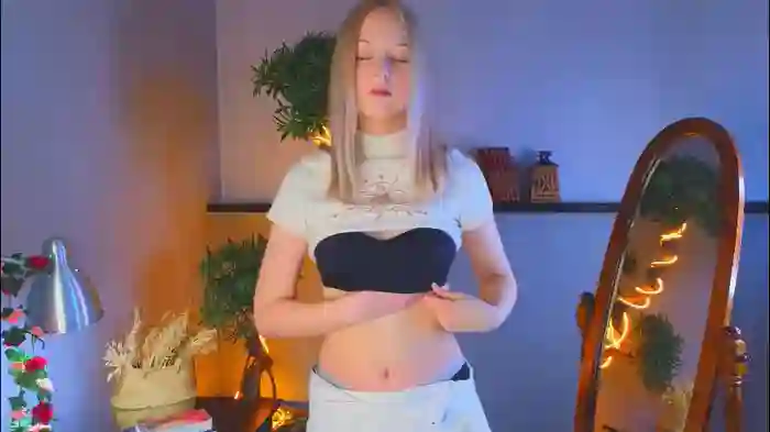 2025/10/19/chaturbate-darceyheyd-06-36-16