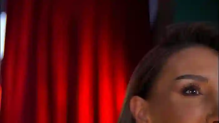 2025/10/19/chaturbate-evelyn_evyy-21-15-32