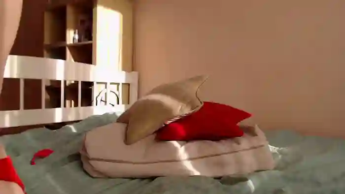 2025/10/19/chaturbate-my_hannah-09-44-24