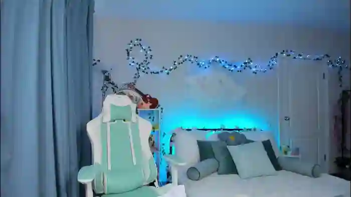 2025/10/19/chaturbate-zoey_lane-06-35-54