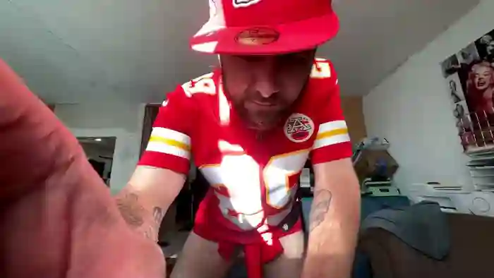 2025/10/19/chaturbate-daddydic120402-14-25-38