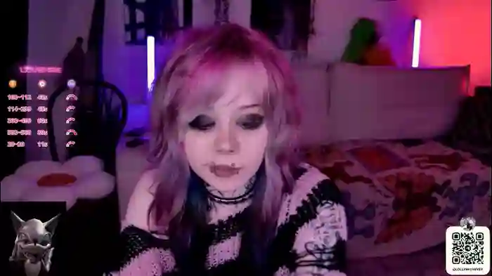 2025/10/20/chaturbate-_lollyshy_-18-56-26