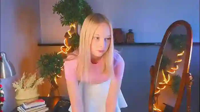 2025/10/20/chaturbate-darceyheyd-05-36-05