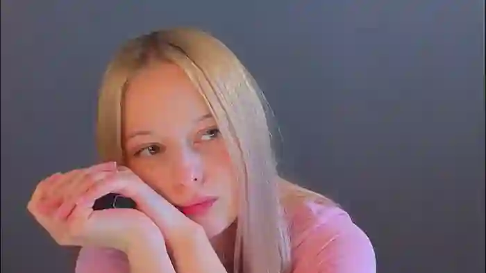 2025/10/20/chaturbate-darceyheyd-08-34-16