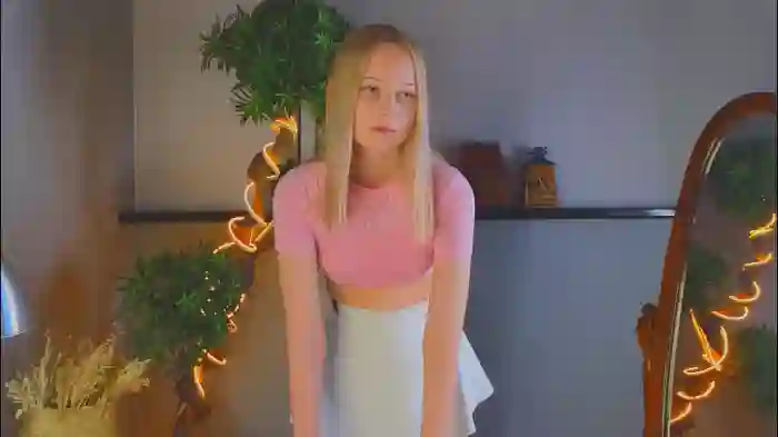 2025/10/20/chaturbate-darceyheyd-12-17-28