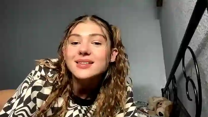 2025/10/21/chaturbate-lil_luca-04-32-18