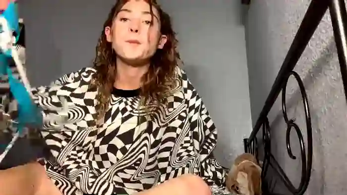 2025/10/21/chaturbate-lil_luca-05-13-10