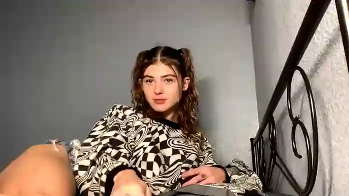 2025/10/21/chaturbate-lil_luca-10-24-12