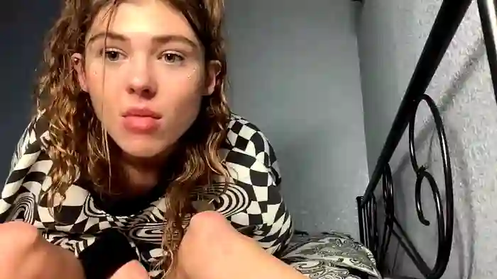 2025/10/21/chaturbate-lil_luca-10-52-45