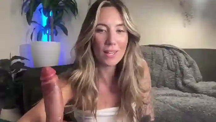 2025/10/21/chaturbate-taylorslittlekingdom-02-54-08