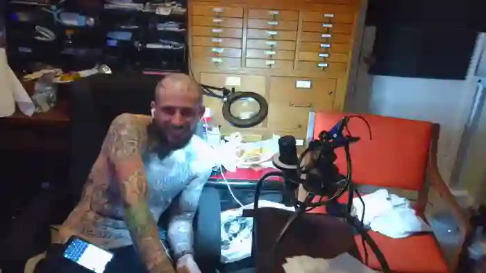 2025/10/21/chaturbate-austinisking1916-09-10-19