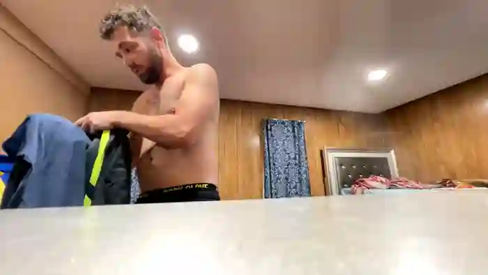 2025/10/21/chaturbate-daddydic120402-12-28-09