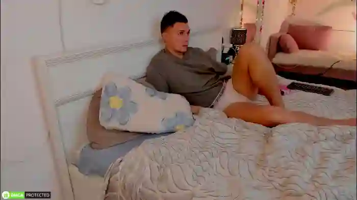 2025/10/22/chaturbate-gimmelove77-05-34-07