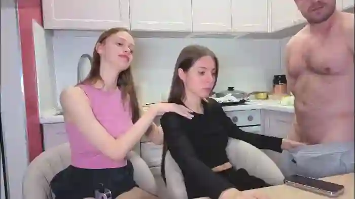 2025/10/22/chaturbate-ihavepaws33-11-01-38