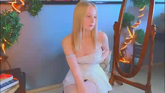 2025/10/22/chaturbate-darceyheyd-07-10-47