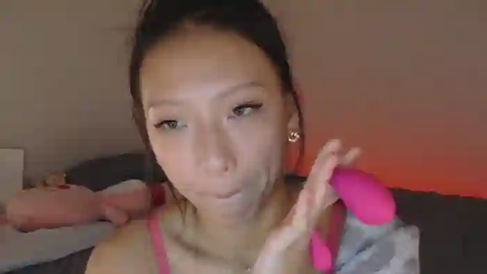 2025/10/22/chaturbate-vivianwinters-07-25-50