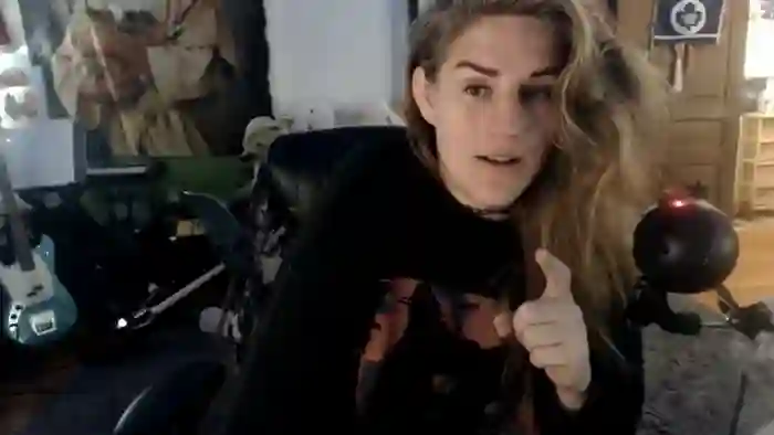 2025/10/22/chaturbate-katiecutie_5-07-14-35