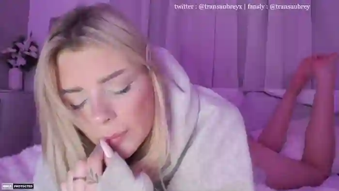 2025/10/25/chaturbate-transaubrey-22-05-54
