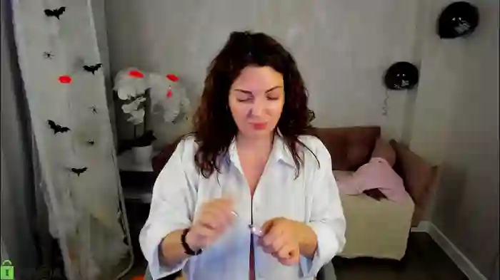 2025/10/27/chaturbate-kandy_balls-04-24-39