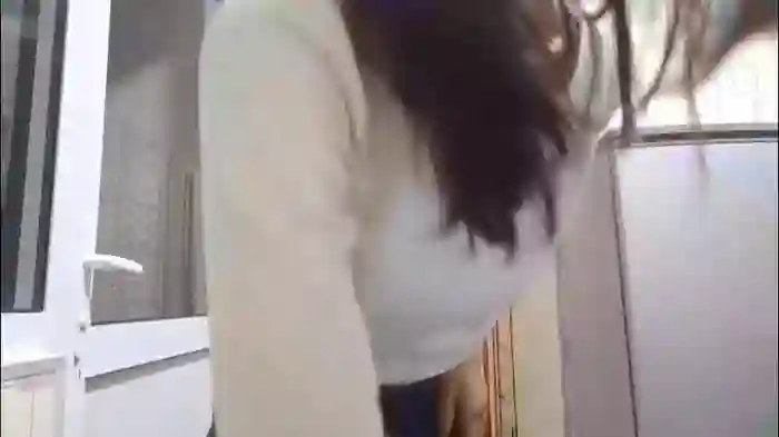 2025/10/27/chaturbate-larainebertinetti-21-56-26