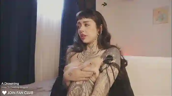 2025/10/28/chaturbate-janne_maybe-18-19-29