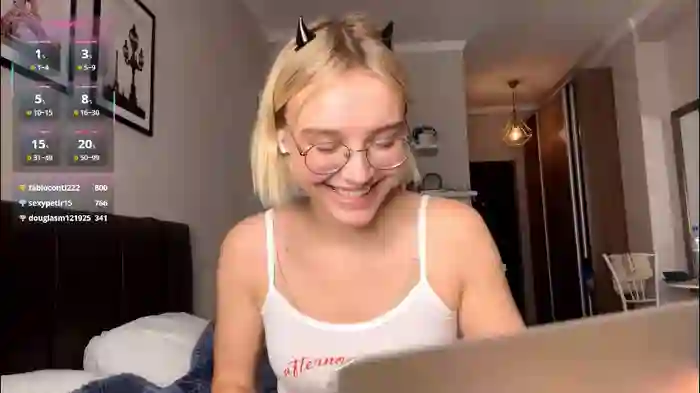 2025/11/01/chaturbate-paztumminello-17-35-54