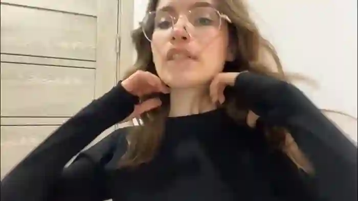 2025/11/01/chaturbate-yaniraekberg-21-12-17