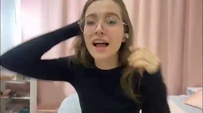 2025/11/01/chaturbate-yaniraekberg-22-29-02