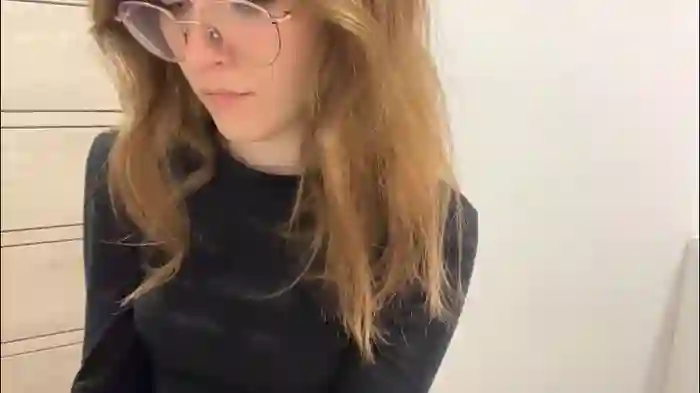 2025/11/01/chaturbate-yaniraekberg-22-49-06