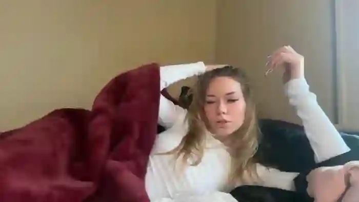 2025/12/12/chaturbate-evebrooksss-18-21-51