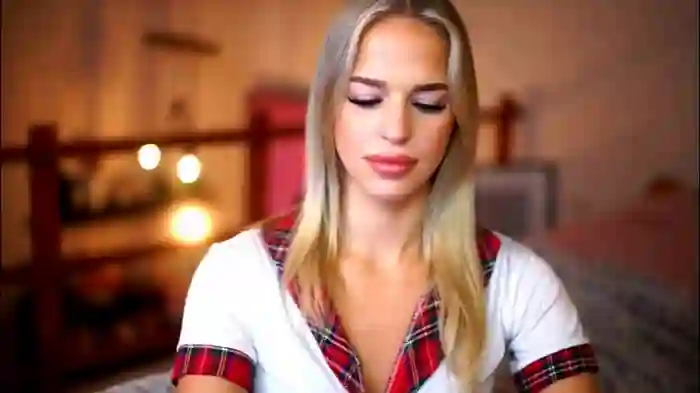 2026/01/08/chaturbate-elister_alison-11-00-55