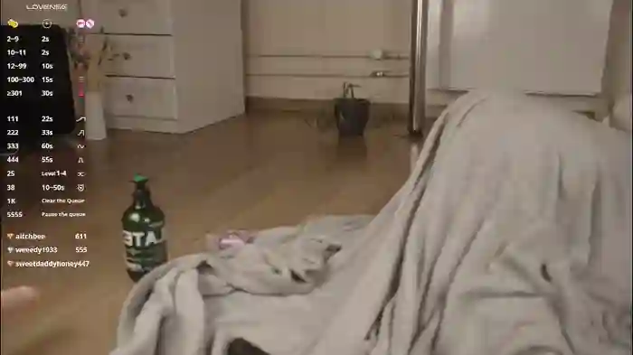 2026/02/02/chaturbate-jennyplaudis_-03-40-51