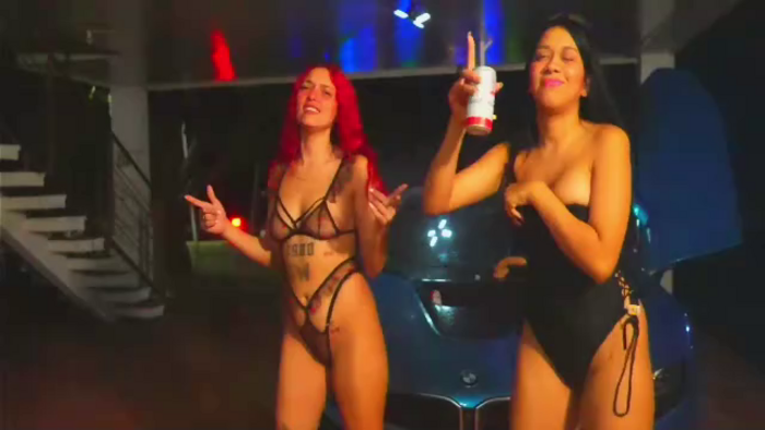 mansion-girls