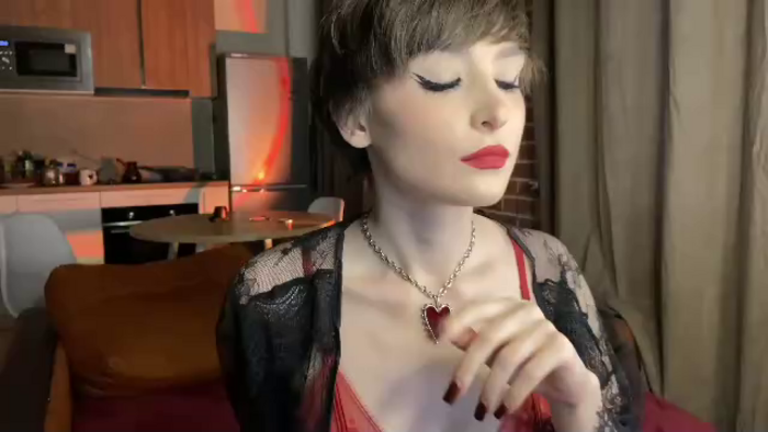 lucia-velvet